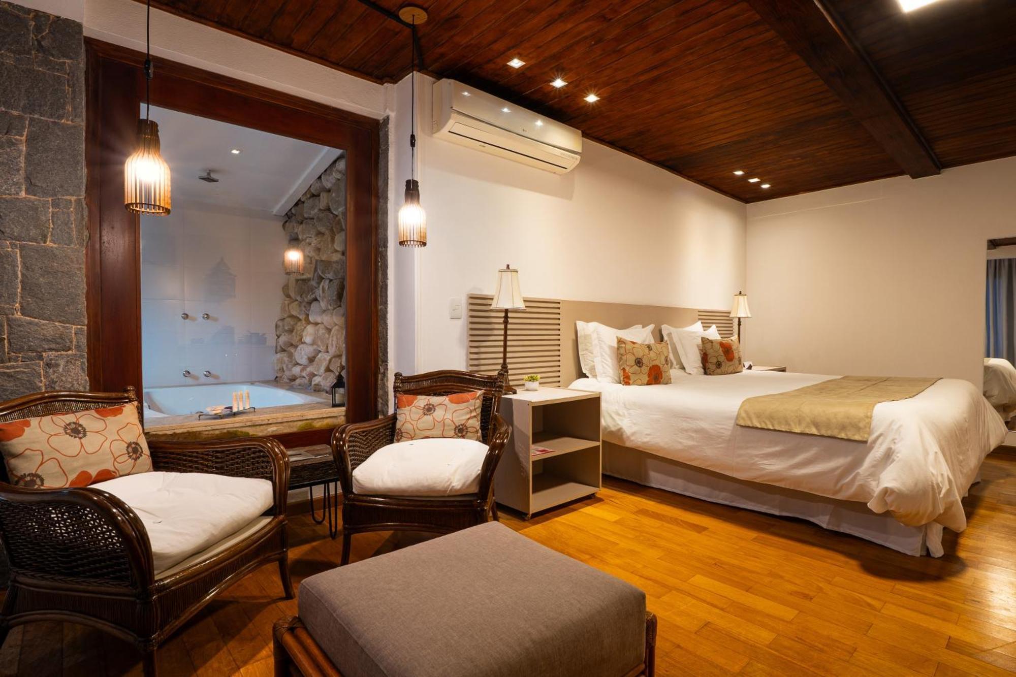 Premium Suite with Spa Bath and Fireplace,1682950240:JPEG